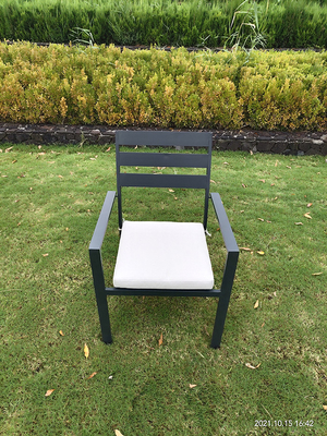 revêtement extérieur de empilement en aluminium de poudre de chaise d'accoudoir de taille de 64cm